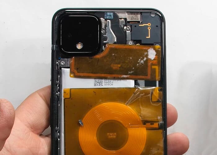 Google Pixel 4 je částečně vyroben z plastu
