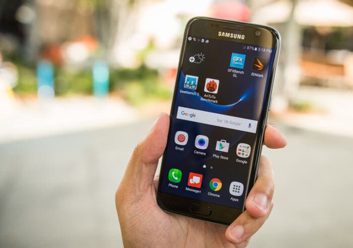 Společnost Samsung pokračuje v aktualizaci Galaxy S7, mobilního telefonu, který dosáhne 4 let