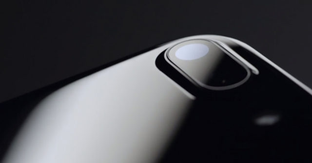 Prodej iPhonů opět klesl na dno 7 Duální fotoaparát