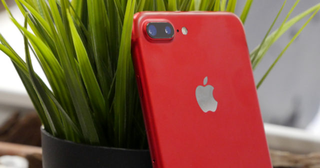 Obrázek: [ComputerHoy](http://computerhoy.com/noticias/moviles/unboxing-video-del-iphone-7-plus-red-60664)