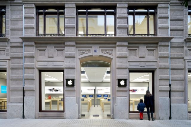 Panika v Apple Store ve Valencii: shoří další baterie 1602967767 137 Panika v Apple Store ve Valencii shori dalsi baterie