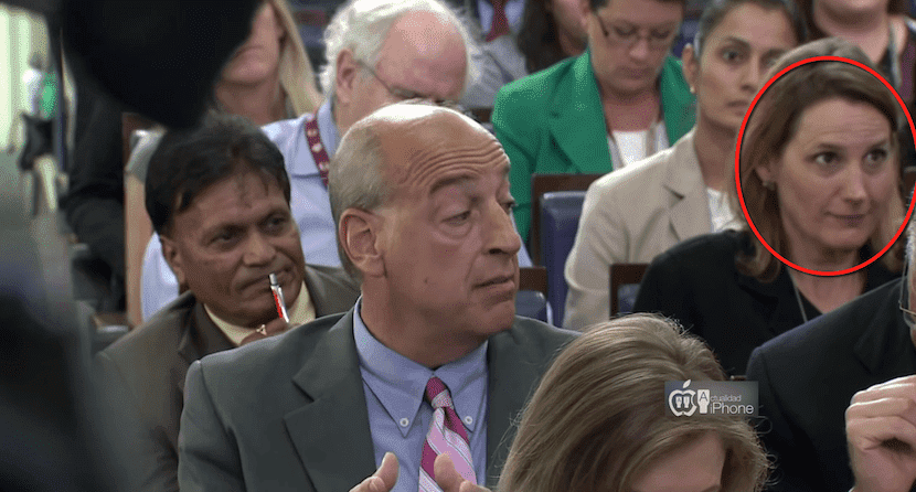 Siri přerušuje tiskovou konferenci v Bílém domě 5 Siri White House