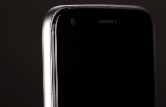 DOOGEE Valencia2 Y100 Pro používá panely Corning Gorrila