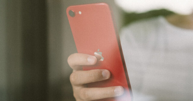Fotoaparát iPhone SE je podle uživatelů lepší než OnePlus Nord 5 iPhone SE