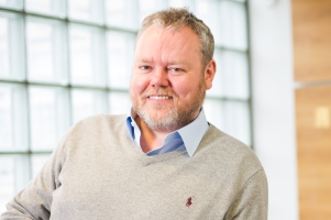 Společnost Hansen Technologies provádí strategické organizační změny a změny ve vedení 2 Společnost Hansen Technologies provádí strategické organizační změny a změny ve vedení