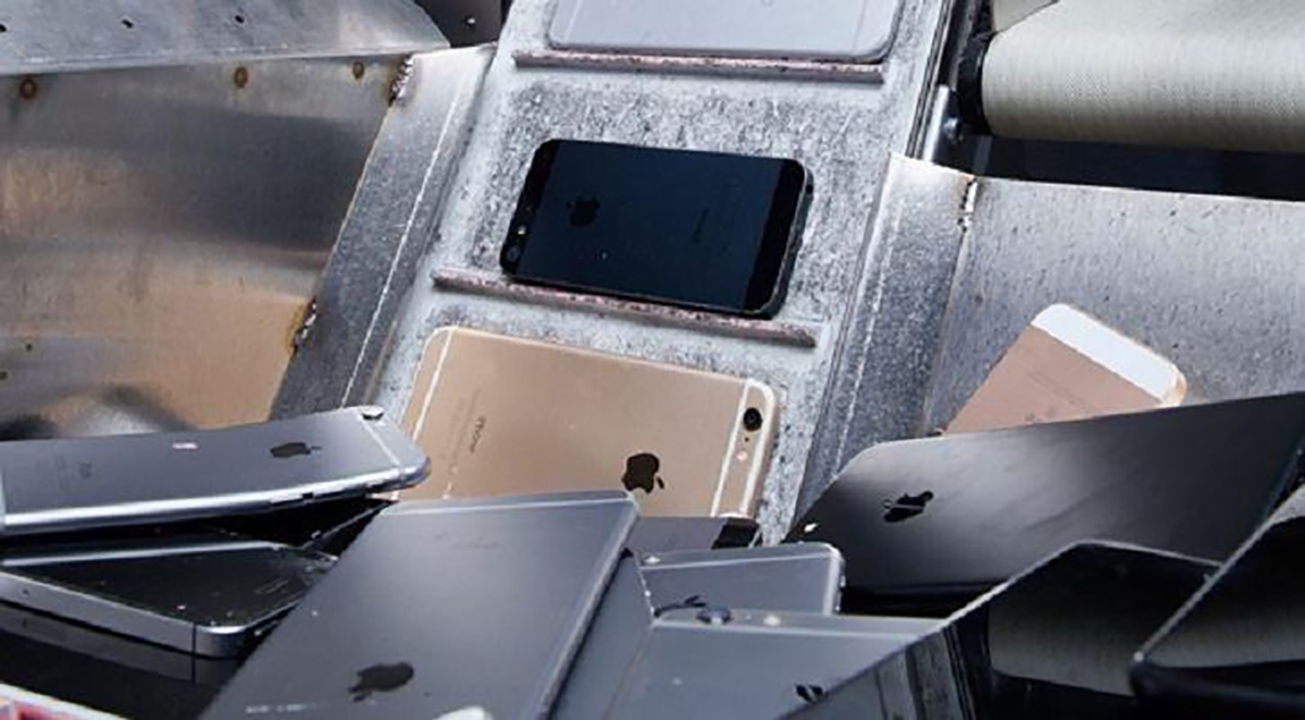 Zaměstnanci společnosti Foxconn ukradli a použili vadné díly k sestavení a prodeji iPhonů 4 Zaměstnanci společnosti Foxconn ukradli a použili vadné díly k sestavení a prodeji iPhonů