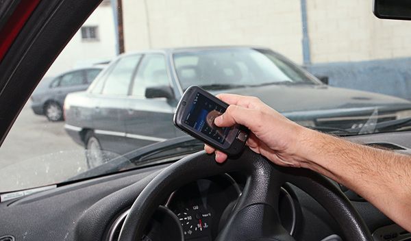 Jak bezpečně řídit a zabránit tomu, aby váš mobilní telefon byl rozptylován za volantem 2 Jak bezpečně řídit a zabránit tomu, aby váš mobilní telefon byl rozptylován za volantem