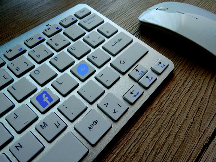 Facebook by přeměnil komentáře na konverzace ve stylu Messenger