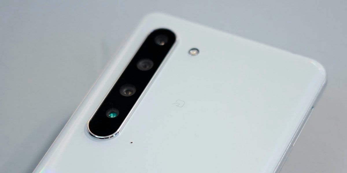 ostré fotoaparáty aquos r5g