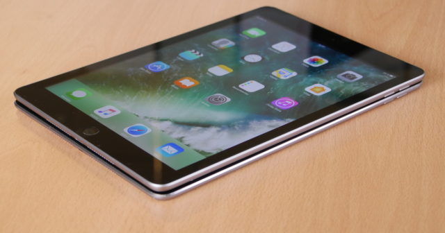Kdo potřebuje MacBook, novou reklamu společnosti Apple jako utopii? 4 Kdo potřebuje MacBook, novou reklamu společnosti Apple jako utopii? 1603044346 875 Kdo potrebuje MacBook novou reklamu spolecnosti Apple jako utopii