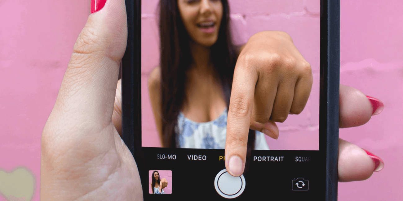 Pokud jej stisknete třikrát, uloží Instagram příspěvek automaticky?