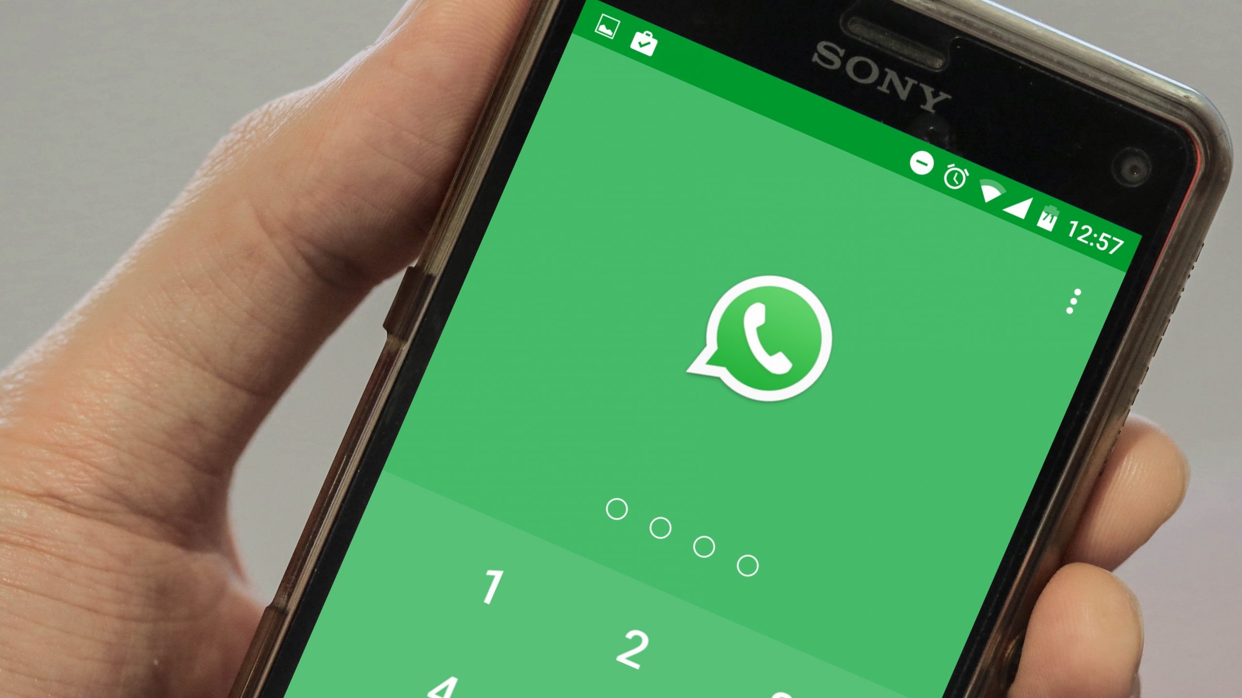 Jak blokovat a skrýt WhatsApp pomocí PIN