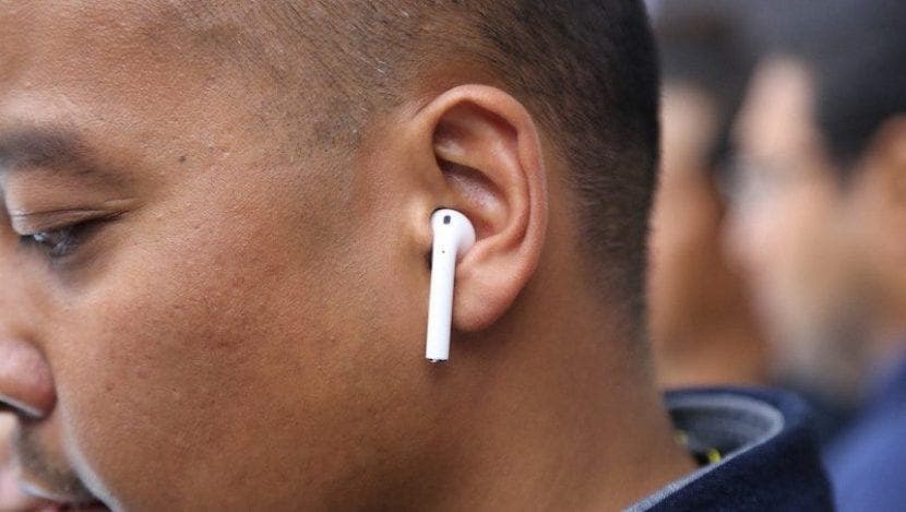 Někteří uživatelé si stěžují na chyby volání na AirPods