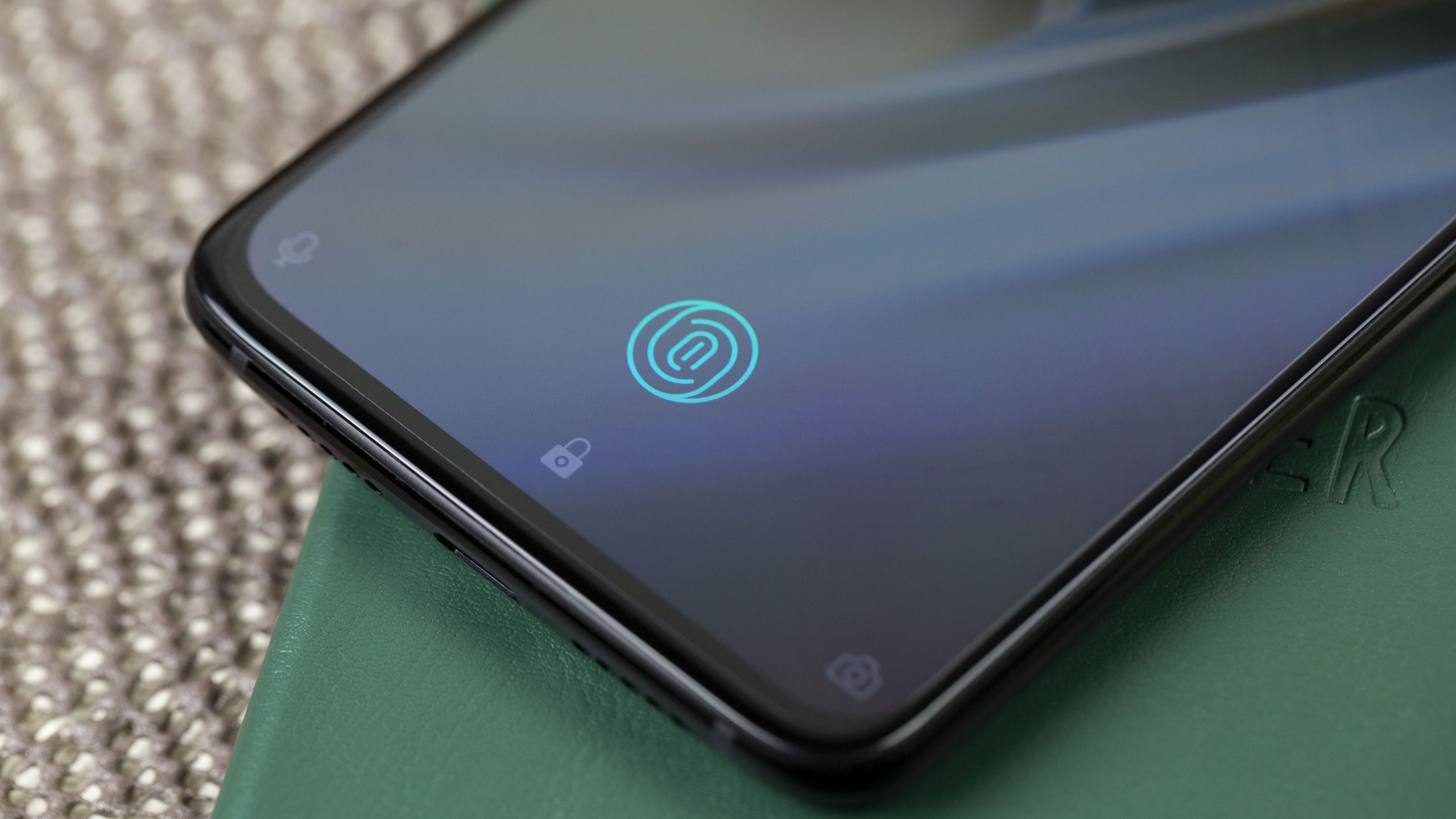 Co byste měli dělat, když čtečka otisků prstů vašeho smartphonu nefunguje?