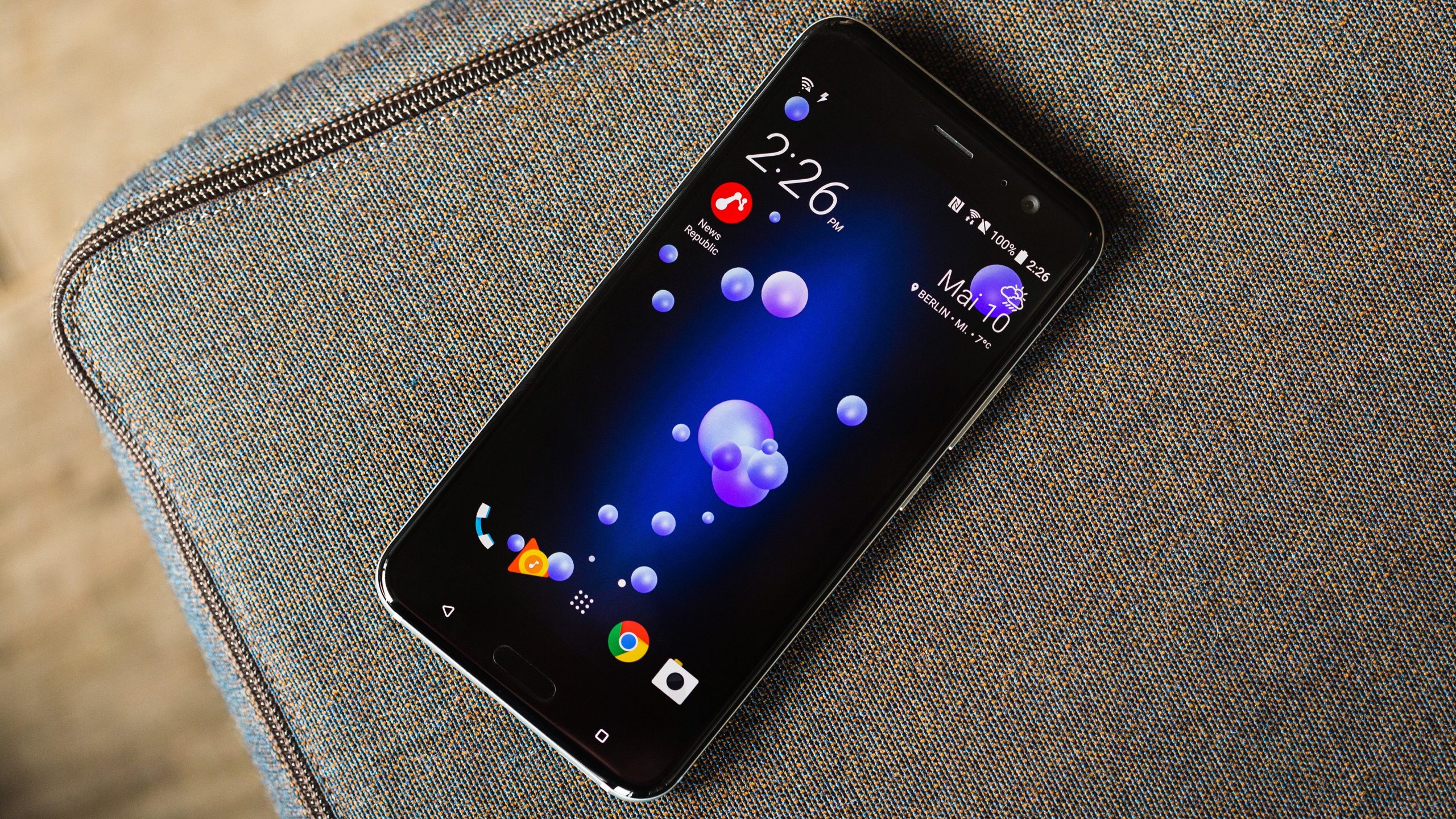 HTC U11 versus soupeři: Král špičkových smartphonů?