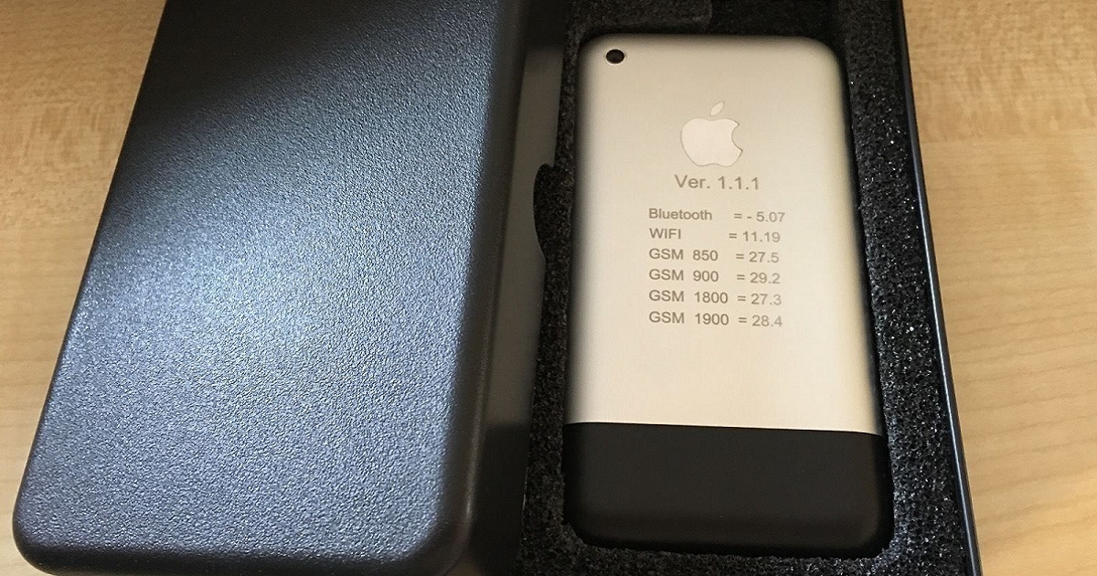 Připravte si peněženku: Do aukce jde prototyp původního iPhone