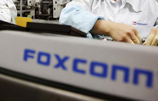 factory-foxconn-supply-screens-oled-apple-2