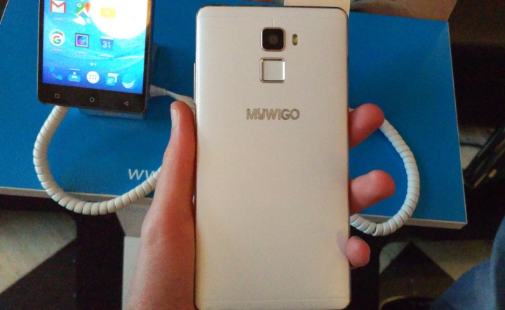 Obrázek - MyWigo City 2, 5,5palcový konkurenční smartphone se čtečkou otisků prstů
