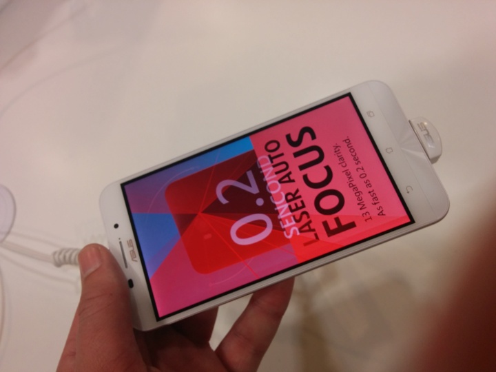 Obrázek - ASUS ZenFone Zoom a ZenFone Max: Oficiální funkce a cena