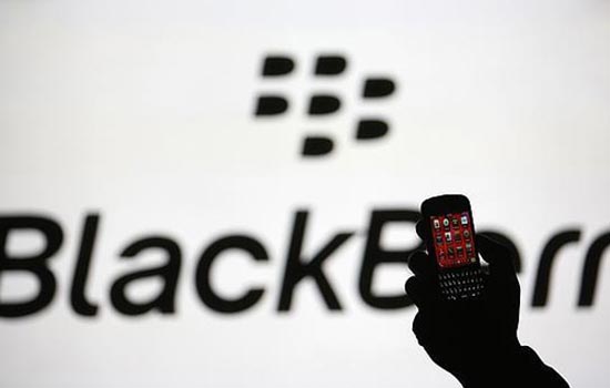 apple-interested-buy-blackberry-2