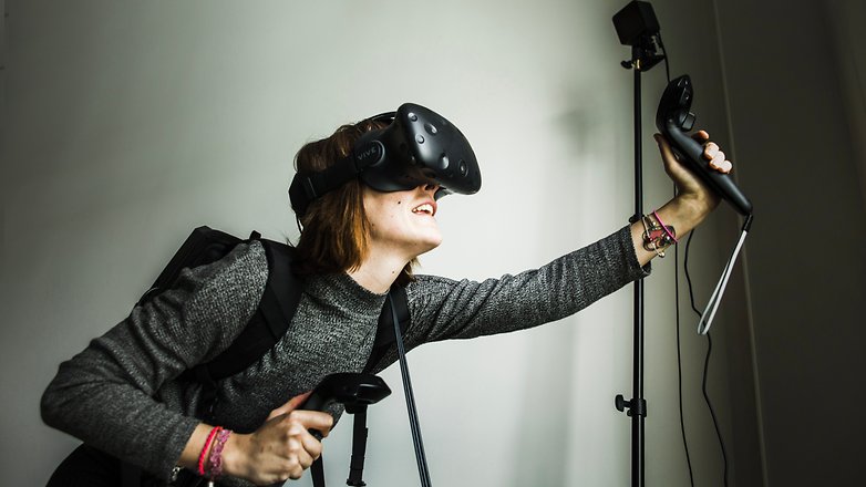 AndroidPIT htc vive ruce na 3602