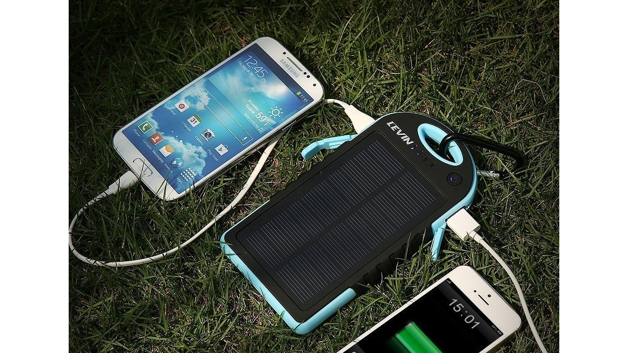 Nabijte svůj smartphone slunečním světlem