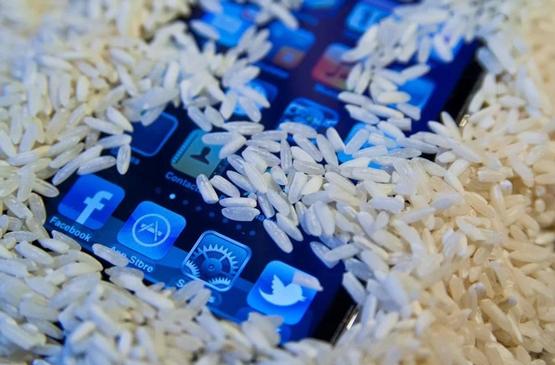 3. Vysušte svůj iPhone rýží