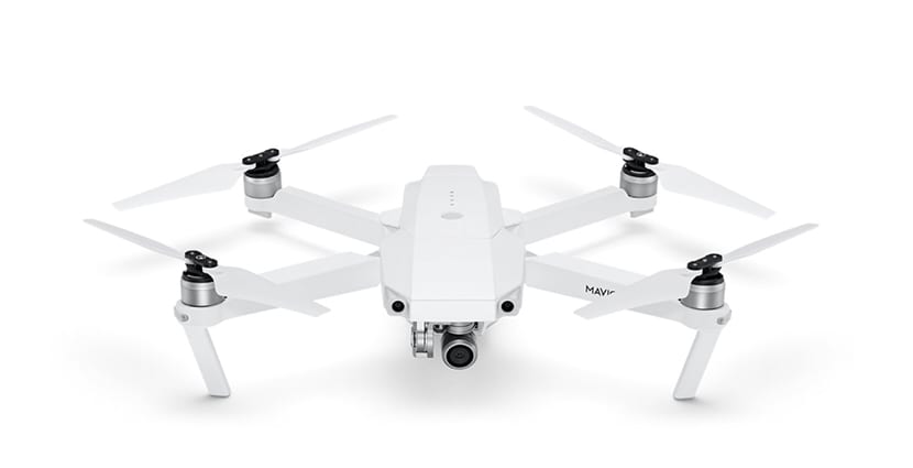 Dron DJI Mavic Pro Alpine White Edition je k dispozici pouze v Apple Store
