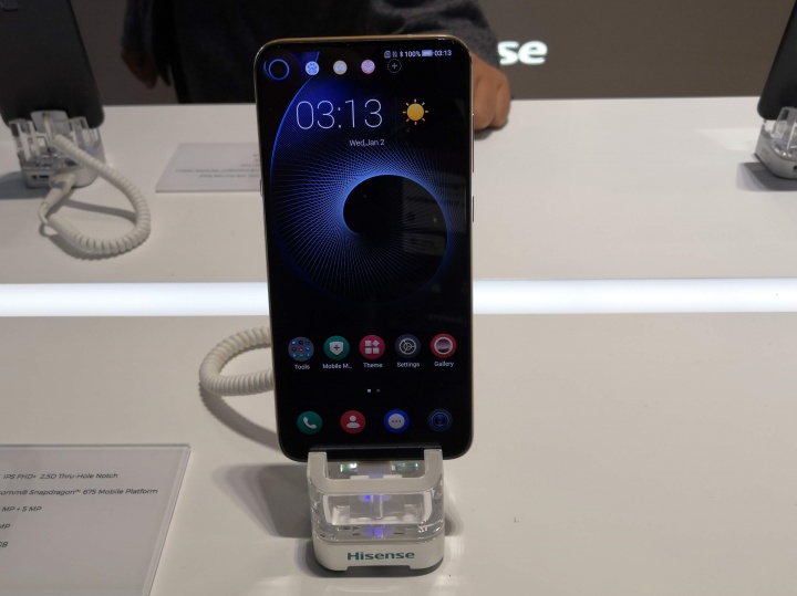 Obrázek - Obrázek Hisense U30: 48megapixelový fotoaparát, displej Infinity-O a kožené kryty