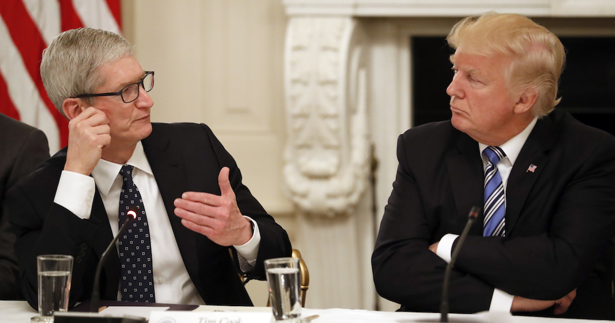 Trumpovy sazby v Číně začínají ovlivňovat první produkty společnosti Apple v USA