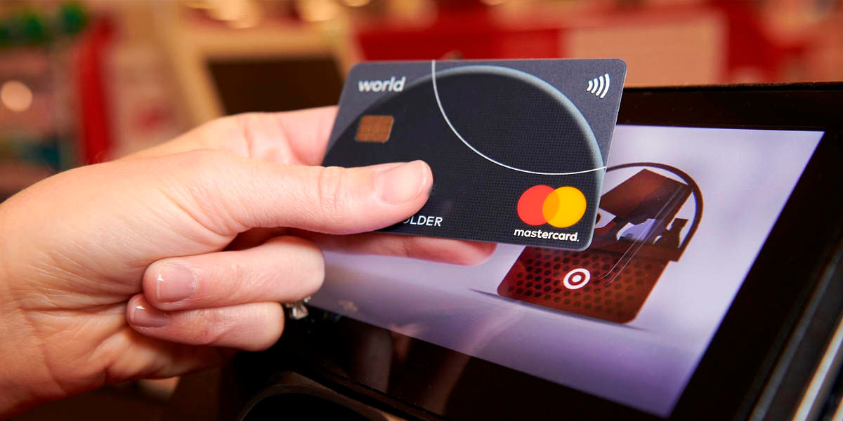 Mastercard zvýšil bezkontaktní platební limit a připnul 50 eur
