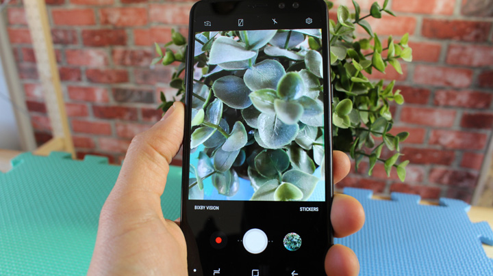Vizuální - recenze: Samsung Galaxy A8 (2018), duální přední fotoaparát a displej s téměř žádnými rámečky