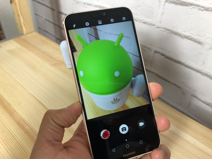 Recenze: Huawei P20 Lite, nejsilnější střední řada sezóny 29 Obrázek - Recenze: Huawei P20 Lite, nejsilnější střední řada sezóny