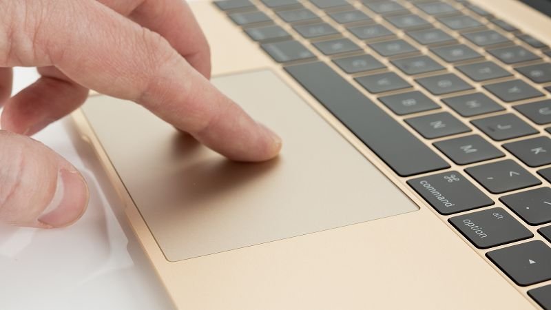 Chyba v systému iOS umožňuje krádež informací