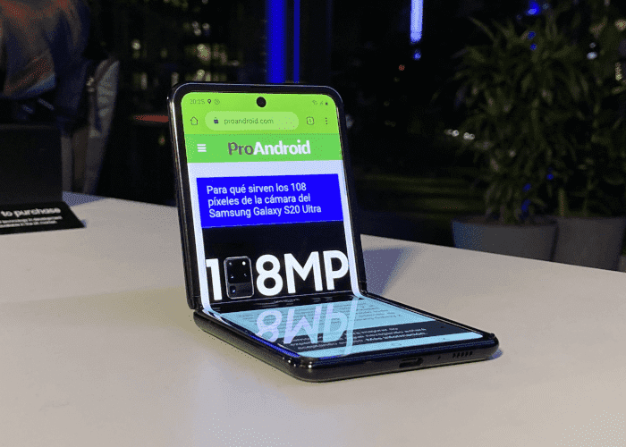 Testovali jsme Samsung Galaxy Z Flip: stojí za to koupit? 8 Displej Galaxy Z Flip bude k vidění na více skládacích mobilních telefonech jiných značek.