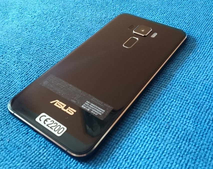 Asus ZenFone 4 je dodáván s 6 GB RAM a 5,7 palcovou obrazovkou