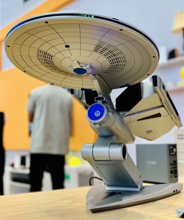 Počítač inspirovaný lodí Enterprise Star Treku