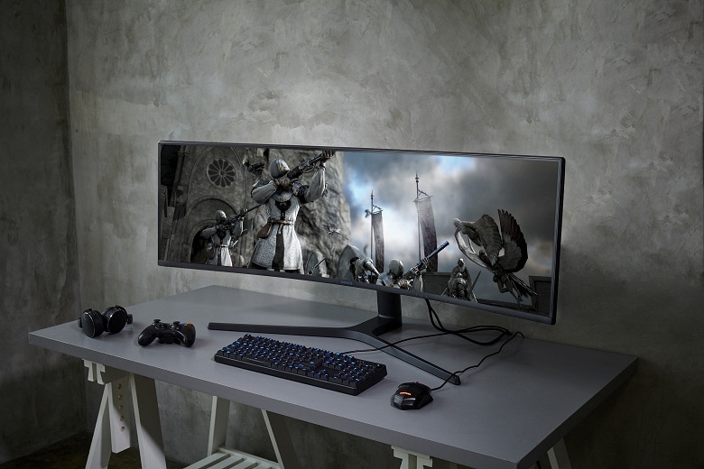 49palcový herní monitor Samsung CRG9 s poměrem stran 32: 9 a cenou přibližně 1500 EUR