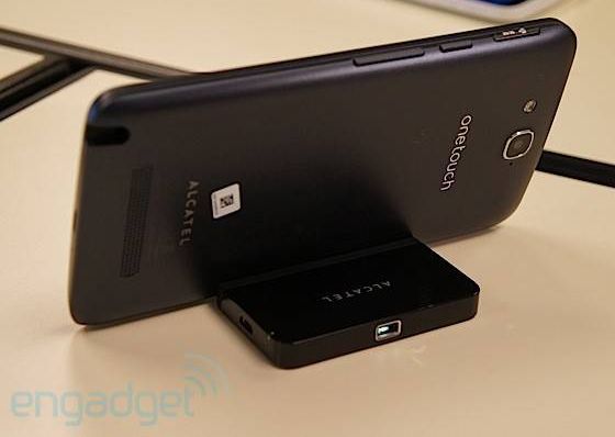 Alcatel One Touch ve Pico projektör yuvası