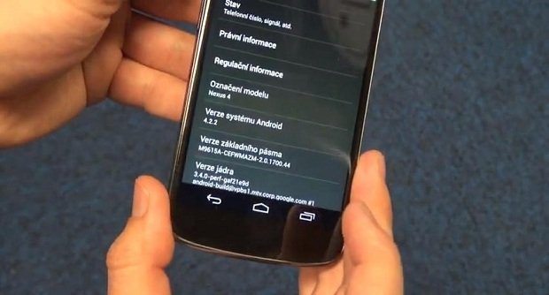 Android 4.2.2 Jelly Bean se ve videu znovu objeví na Nexus 4!