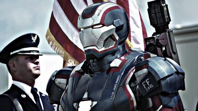 Armáda Spojených států vyvíjí oblek podobný Iron Manovi. V roce 1963 vytvořil Stan Lee fiktivní postavu, která se v posledních letech proslavila více než půlstoletí svého života.