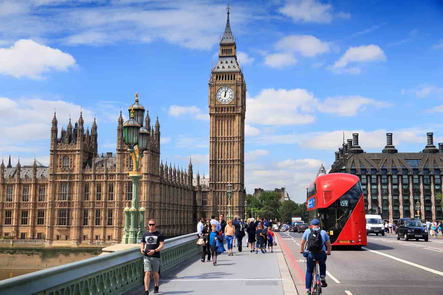 Bank of England oznámila, že bude tisknout peníze na jejich financování ...