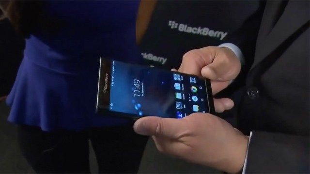 BlackBerry CEO odhaluje první telefon s Androidem Zařízení představuje novou éru v životě společnosti.  Minulý týden BlackBerry potvrdilo, že připravuje uvedení svého prvního smartphonu se systémem Android:…