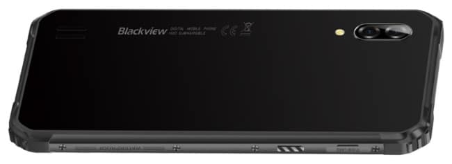 Blackview BV6100 má na obou stranách skleněný design a je k dispozici v šedé a stříbrné barvě