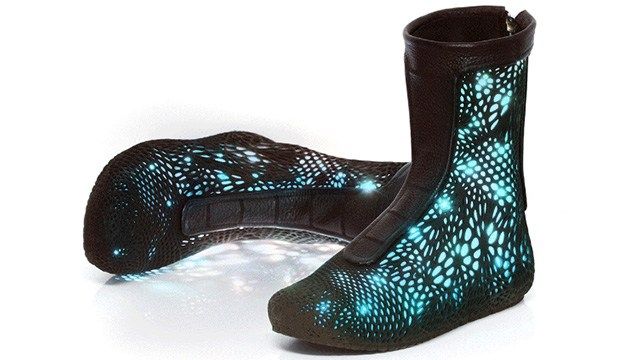 Boty Adaptiv slibují, že budou botami budoucnosti. Tato dvojice bot s 3D potiskem se přizpůsobí každému vašemu pohybu. Sols je newyorská iniciativa zaměřená na tvorbu běžné a sportovní obuvi.
