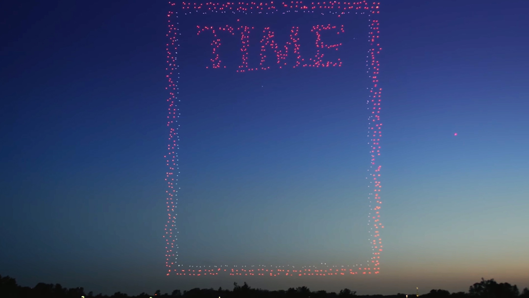 Časopis Time slaví své výročí obnovením svých obalů pomocí dronů A to vše díky dronům společnosti Intel. 5 Časopis Time slaví své výročí obnovením svých obalů pomocí dronů A to vše díky dronům společnosti Intel.