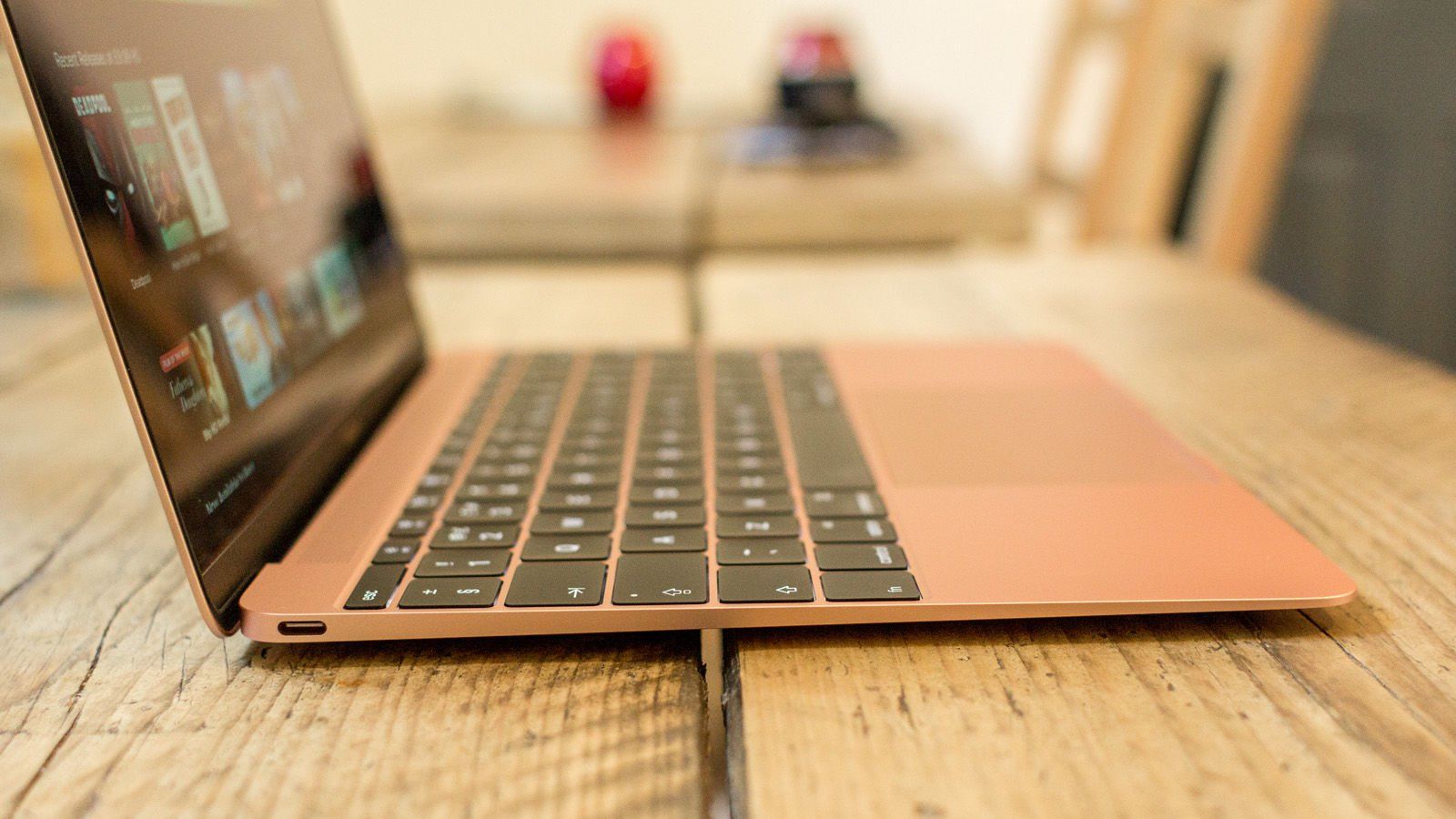 Chybí vám odkazy? Naučíme vás, jak do svého MacBooku přidat další porty Chybi vam odkazy Naucime vas jak do sveho MacBooku pridat