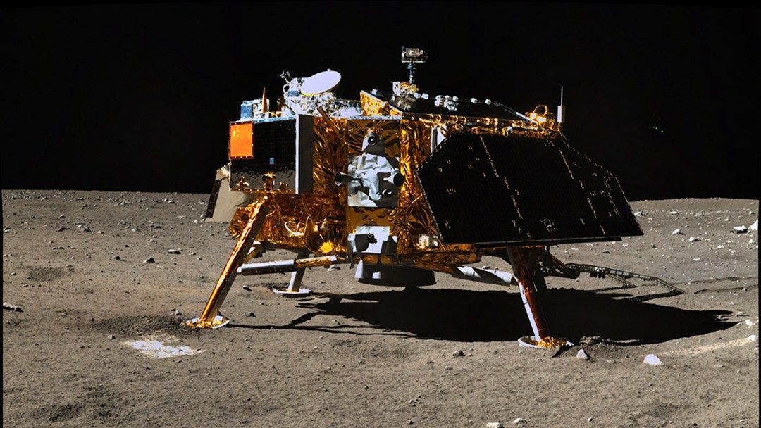 Čínská sonda Chang'e 4 sestoupila na temnou stranu Měsíce a místní média předpovídají pravdu, událost, při které se národu podařilo poprvé umístit sondu na odvrácenou stranu Měsíce.