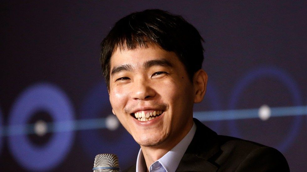 Čtvrtá byla přitažlivost: Šampion Go porazil Google AI Navzdory tomu je značka ve prospěch AlphaGo. Nakonec ve čtvrtém duelu, kterému čelili, uspěl současný mistr světa Go Lee Sedol… 2 Čtvrtá byla přitažlivost: Šampion Go porazil Google AI Navzdory tomu je značka ve prospěch AlphaGo. Nakonec ve čtvrtém duelu, kterému čelili, uspěl současný mistr světa Go Lee Sedol…
