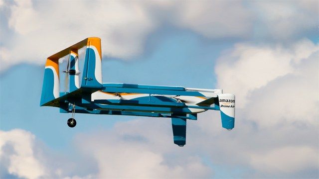 Drony společnosti Amazon jsou nyní připraveny k letu Ambiciózní projekt doručovací společnosti je blíže realitě. Když to bylo oznámeno asi před dvěma lety, dokonce Bill Gates pochyboval o použitelnosti ...